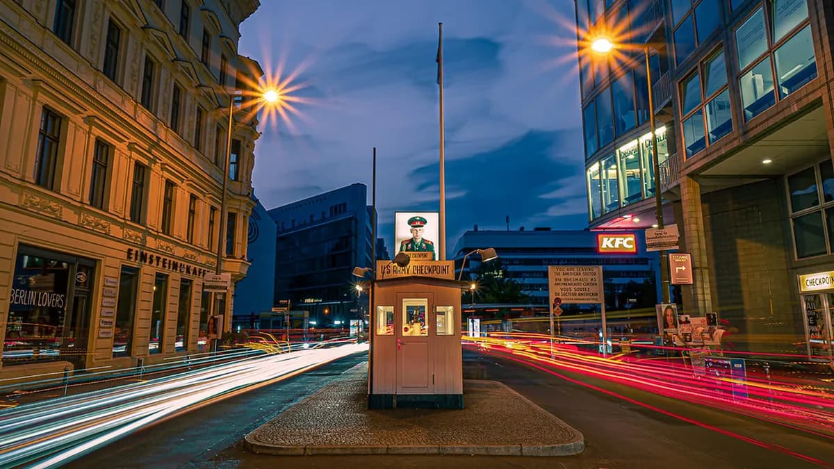 10 Essential Facts and Visitor Tips for Checkpoint Charlie (2026)