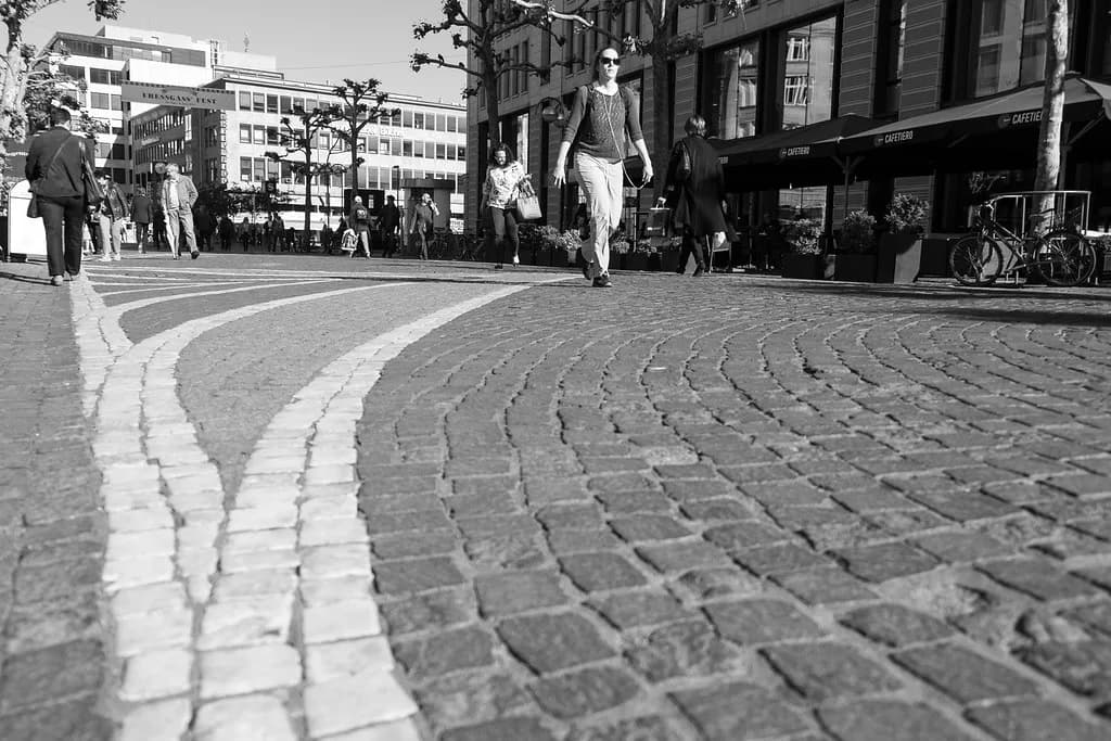 Shopping in Frankfurt Zeil Guide: 10 Essential Sections