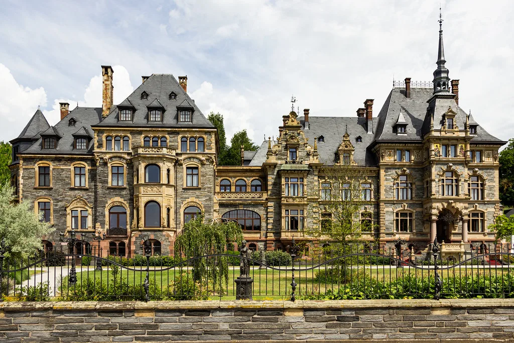 Planning Your Family Visit: Timing and Logistics