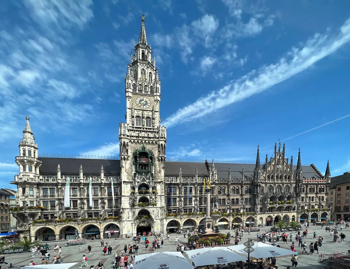 Glockenspiel Show in Munich